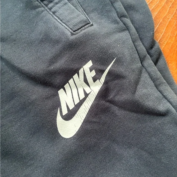 Nike Black Jogger Pants - Picture 3 of 4